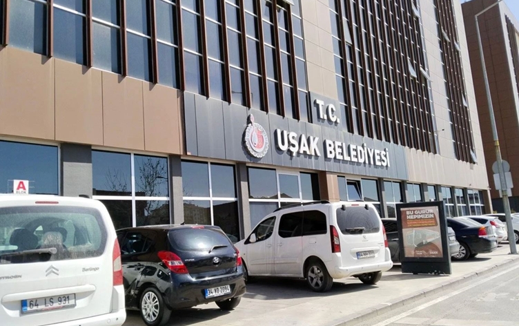 Uşak Belediyesi’ne ikinci operasyon: 25 kişi gözaltına alındı