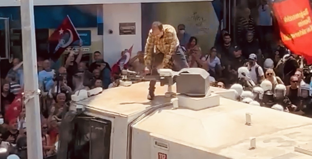 TOMA’nın üzerine çıkan müdür yardımcısı görevden uzaklaştırıldı