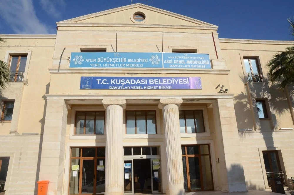Kuşadası Belediyesi’ne yeni operasyon: 15 kişi gözaltına alındı